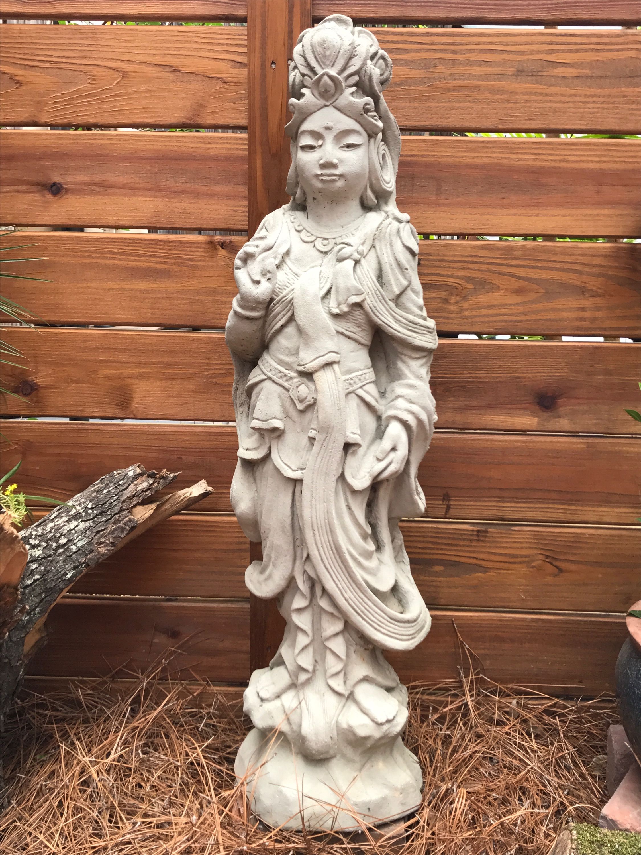 Kwan Yin asian garden statue (Buddist, Thia, Japanese, Chinese). Thia