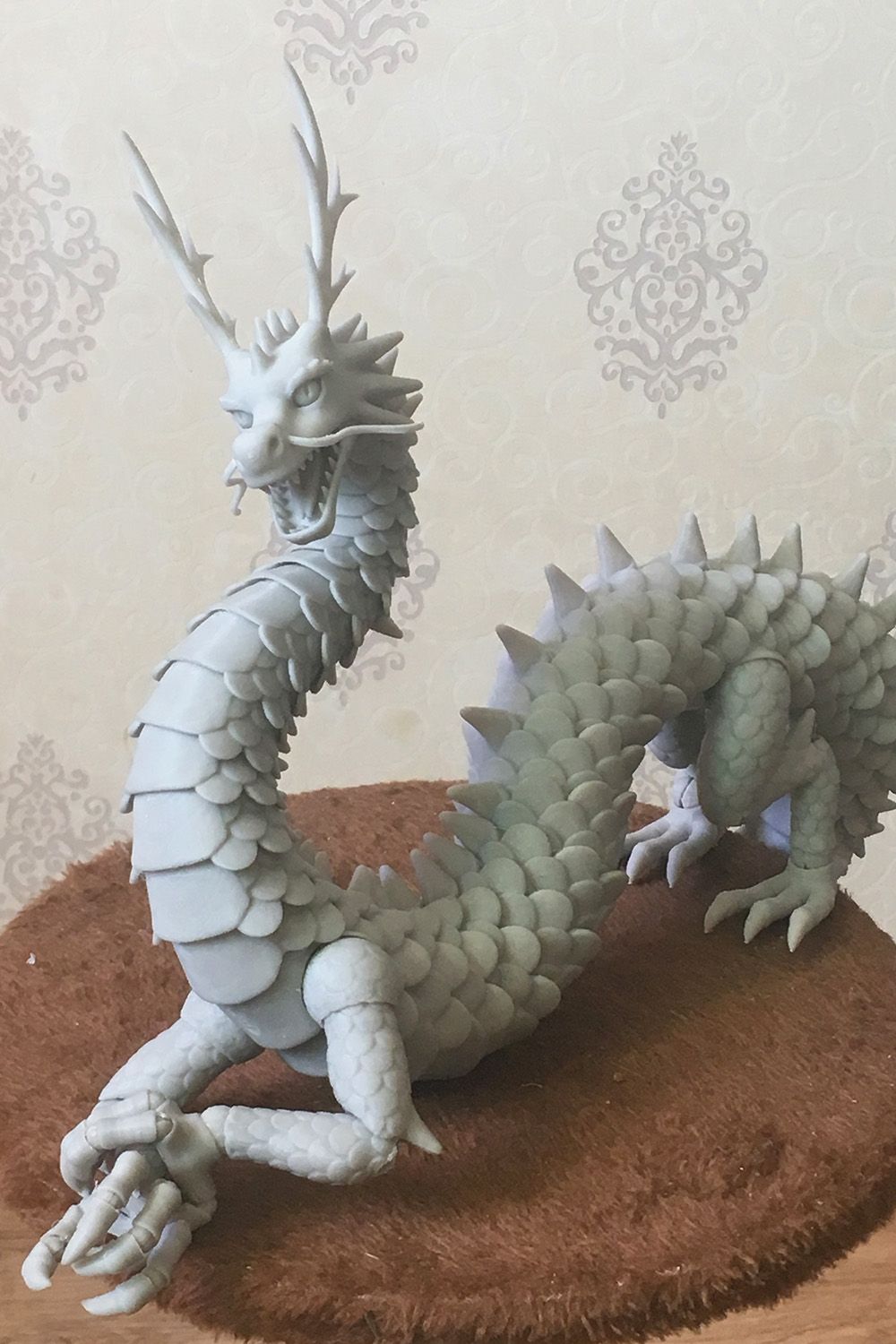 The process of creating a Chinese dragon from polymer clay | Sculpture