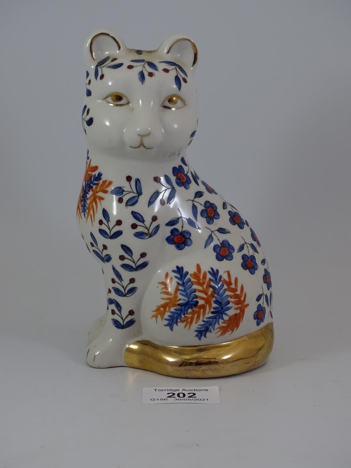 Chinese Ceramic Cat Figurine 18cm with gilt decoration (H1)