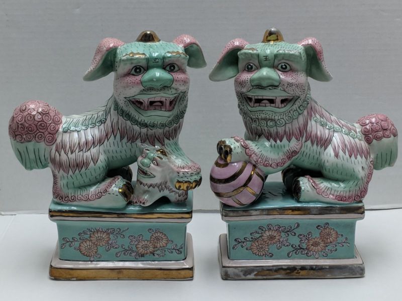 Valuable: Rare Pair Chinese Porcelain Foo Dog Figurines Hand Painted