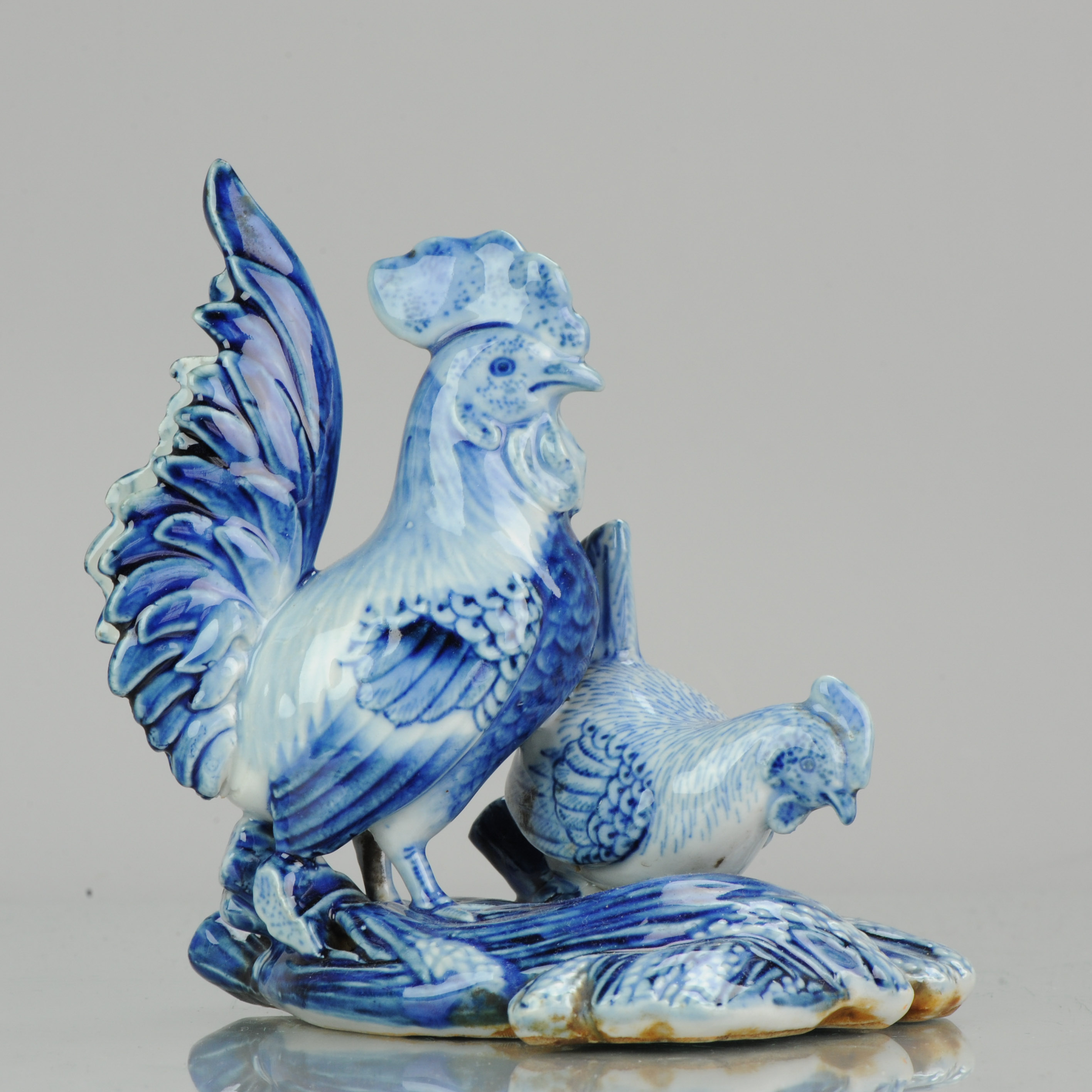 20-21th century Chinese Porcelain Statue. Chinesa Porcelain Rooster and