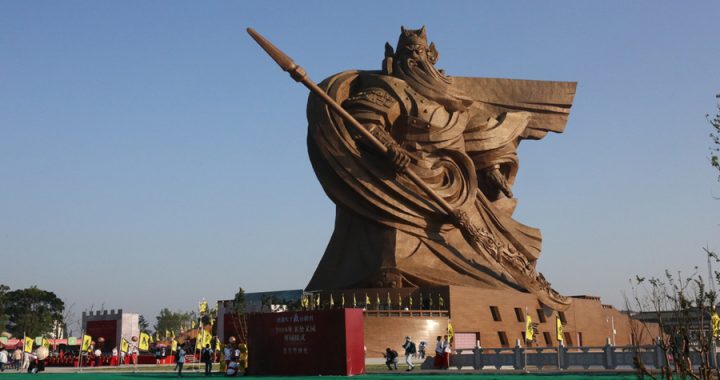 huge chinese statue Guan yu 58m statue in jingzhou, hubei, china nel 2020