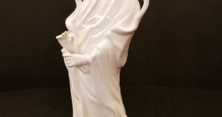 guan yin porcelain Porcelain guan yin chinese lot figure antiques case