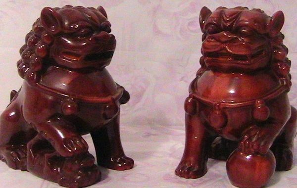 red resin foo dogs Chinese carved red resin foo dogs statue figurine shishi